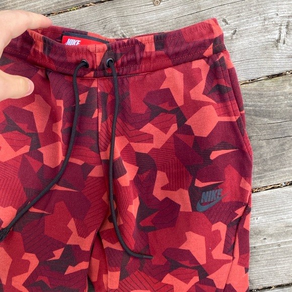 Nike Tech Fleece Sportswear Red Camouflage Sweatpants Red Small - Picture 3 of 6